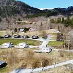 Gjerdset Turistsenter בית נופש Isfjorden